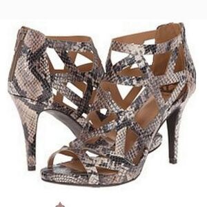 Fergalicious Faux Snakeskin Open toe sandal heels Tan size 6 histeria